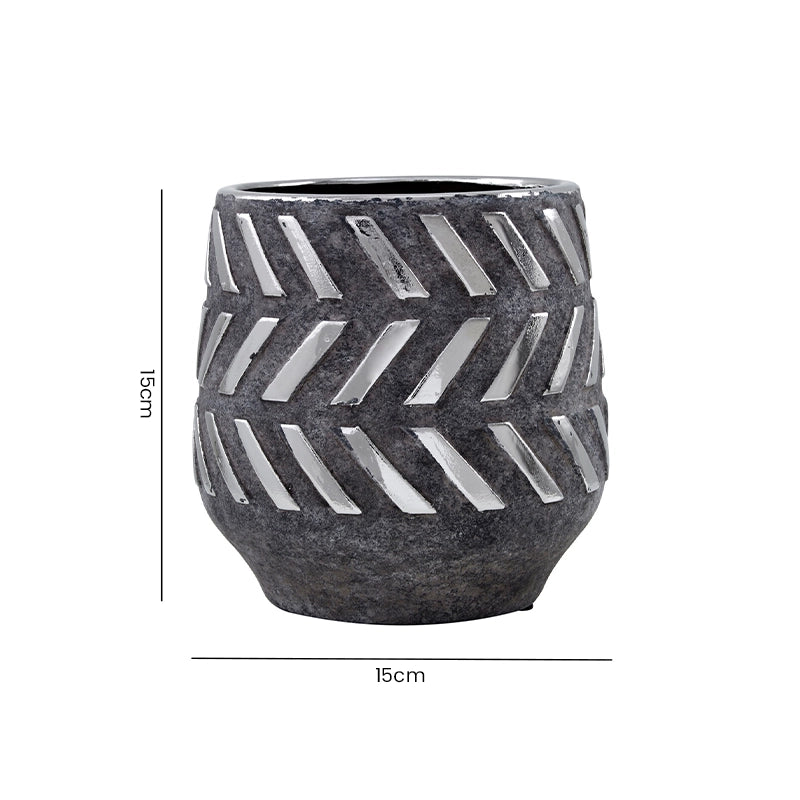 Size chart for a small grey geometric planter with labelled height and diameter measurements