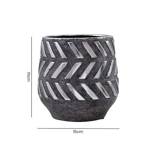 Size chart for a small grey geometric planter with labelled height and diameter measurements